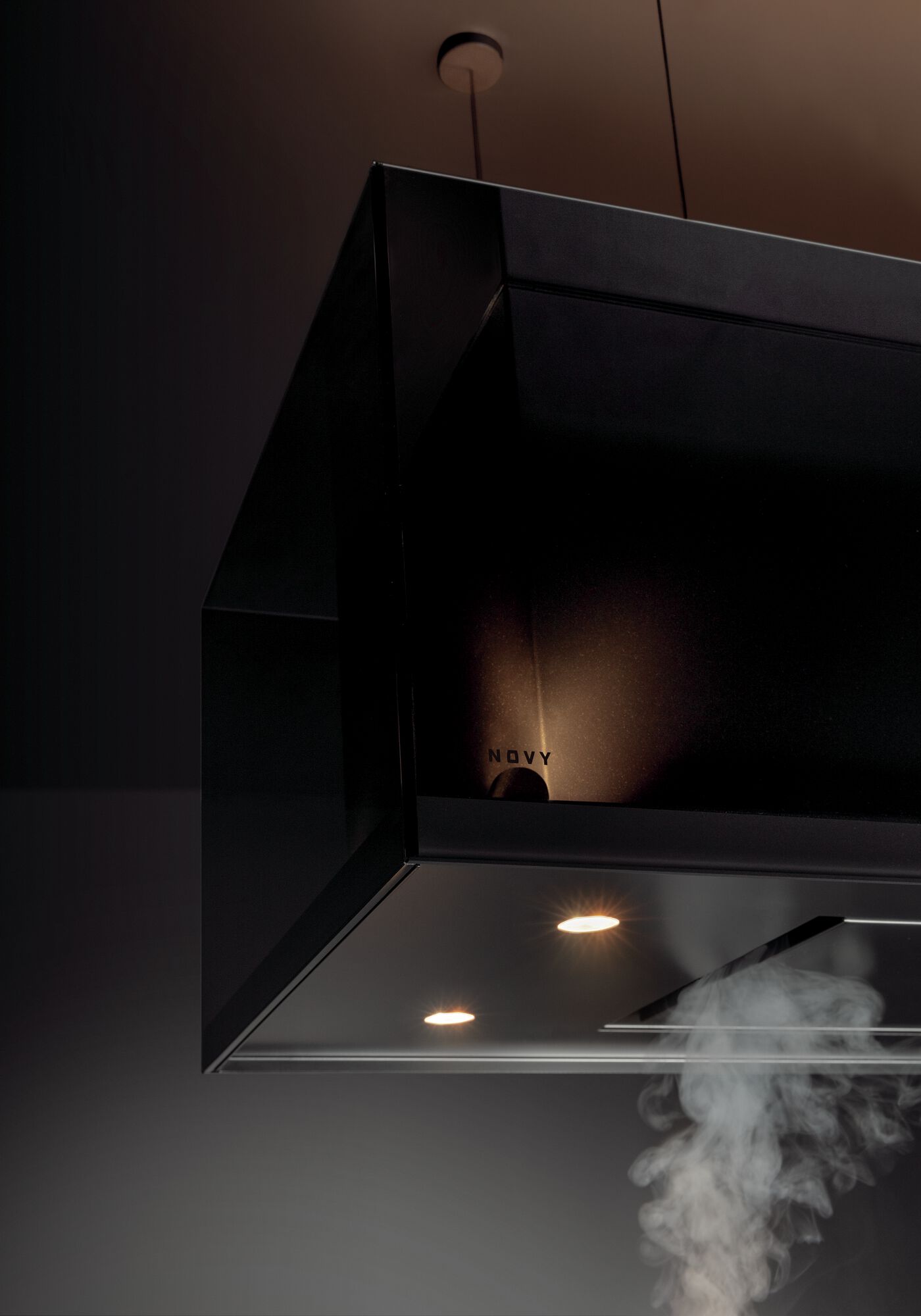 NOVY Dunstabzug Deckenhaube schwarz in Betrieb